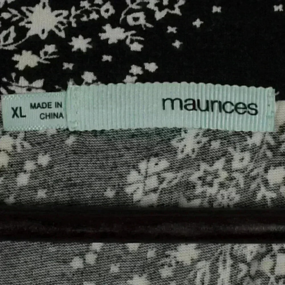 🔵 2/$15 ~ MAURICES long top XL black with white designs - Picture 6 of 7